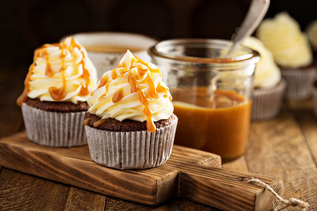 cupcakes drizzled with caramel sauce