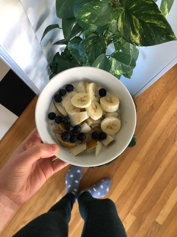 amaranth breakfast bowl with bananas and blueberries